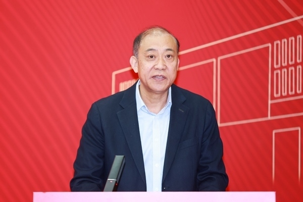 《教育踐悟錄》作者、中央財經(jīng)大學(xué)黨委書記何秀超。受訪者供圖