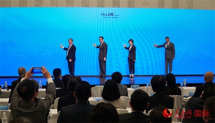 嘉賓共同啟動(dòng)“何以文明”日本特展體驗(yàn)暨2024年總臺(tái)春晚宣介區(qū)。人民網(wǎng) 蔣曉辰攝