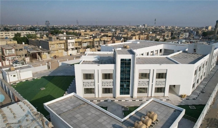 已經(jīng)完工的伊拉克瓦西特省第20號學(xué)校。該學(xué)校為合院式全功能建筑，包括教學(xué)樓，圖書室，實(shí)驗(yàn)室，保衛(wèi)室等。 趙沖攝