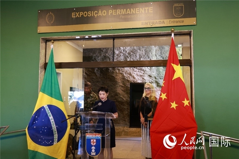 中國(guó)駐里約總領(lǐng)事田敏在攝影展開(kāi)幕式上致辭。 人民網(wǎng)記者 陳海琪攝