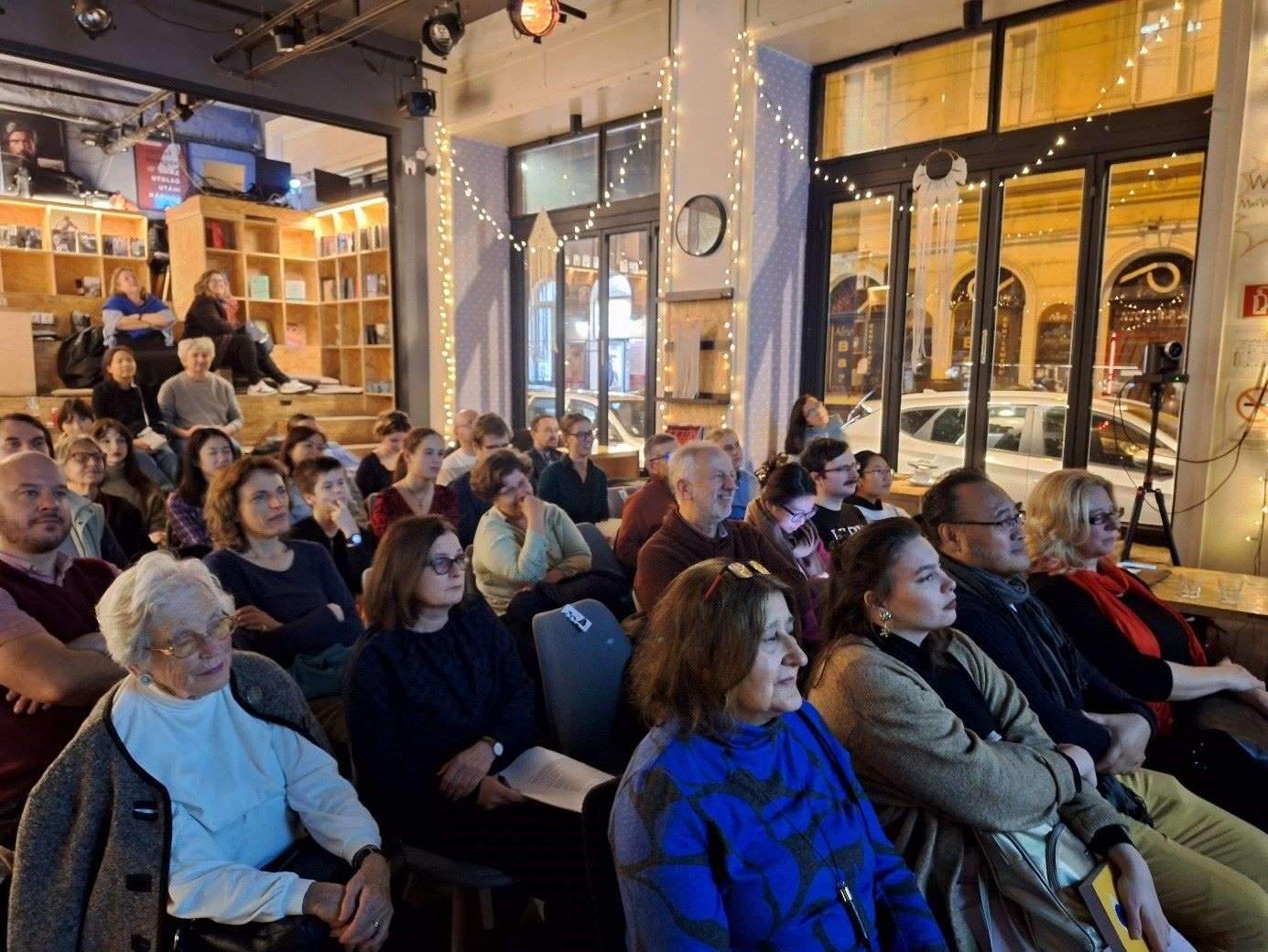 活動吸引了40余位當?shù)厥忻駞⑴c。摩爾多瓦尼·巴爾納巴斯攝