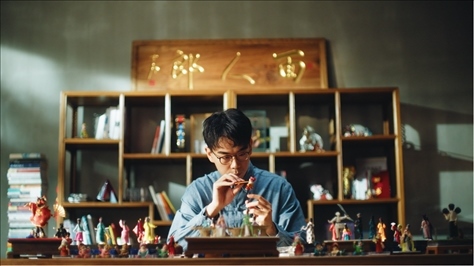 郎佳子彧通過短視頻直播，讓更多人關(guān)注并喜歡捏面人。受訪者供圖