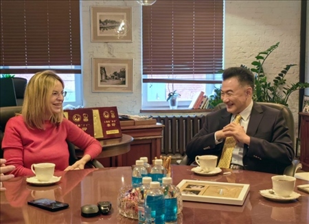 孫煒東公使與莫斯科動物園領(lǐng)導(dǎo)座談(中國駐俄羅斯使館供圖)