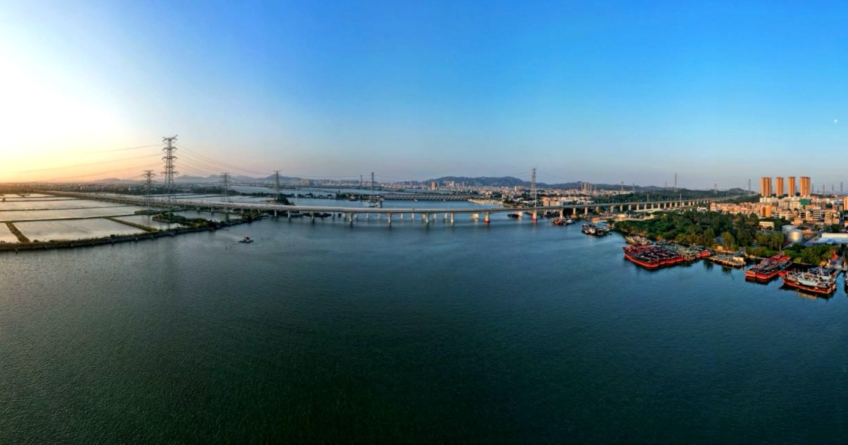 汕汕鐵路練特江大橋。國(guó)鐵集團(tuán)供圖