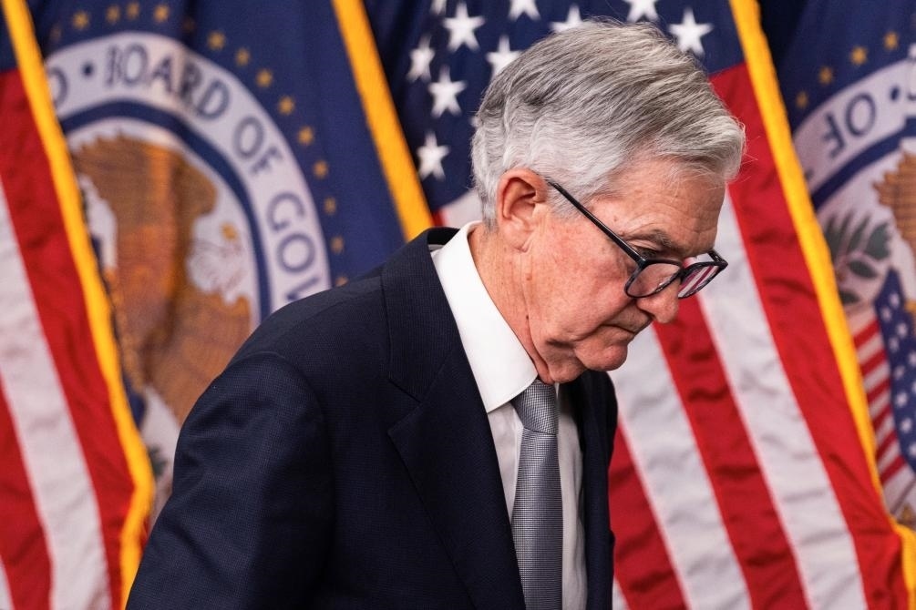 11月1日，美國聯(lián)邦儲備委員會主席鮑威爾在華盛頓出席記者會。新華社發(fā)（亞倫攝）