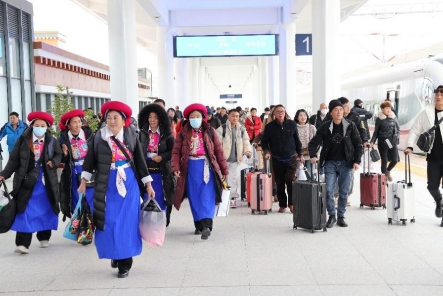 麗香鐵路開通滿月，累計(jì)發(fā)送旅客超18萬人次。受訪方供圖