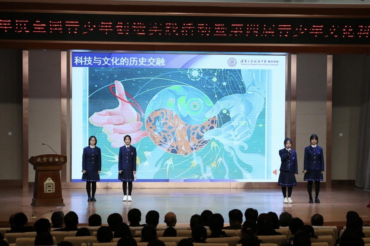 學(xué)生展示作品。主辦方供圖