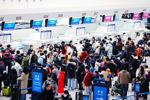 2024年春運(yùn)首日，大興機(jī)場(chǎng)預(yù)計(jì)保障進(jìn)出港旅客13.59萬人次。大興機(jī)場(chǎng)供圖