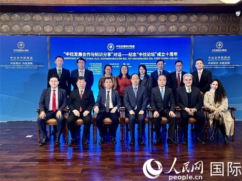 與會嘉賓合影留念。人民網記者 周雨攝