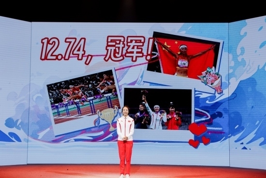 “何以中國(guó)·向海泉州”網(wǎng)絡(luò)主題活動(dòng)現(xiàn)場(chǎng)，林雨薇講述奪冠經(jīng)歷。泉州廣播電視臺(tái)供圖