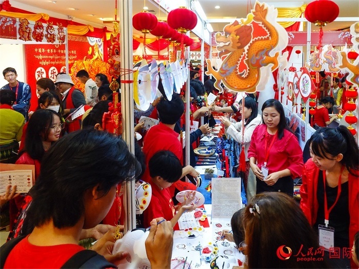 活動(dòng)現(xiàn)場(chǎng)氣氛熱烈。人民網(wǎng)記者 謝佳君攝