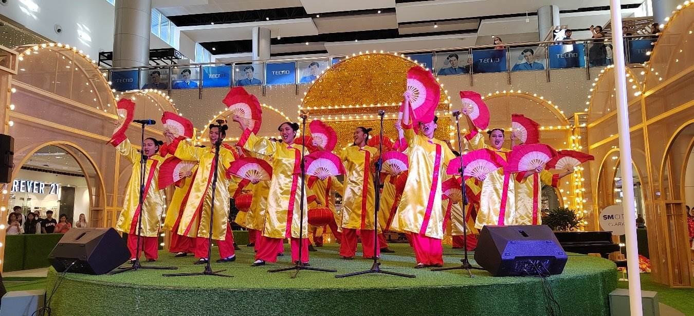 開(kāi)幕式上活力四射的文藝節(jié)目引得觀眾陣陣喝彩。紅溪禮示大學(xué)孔子學(xué)院 供圖