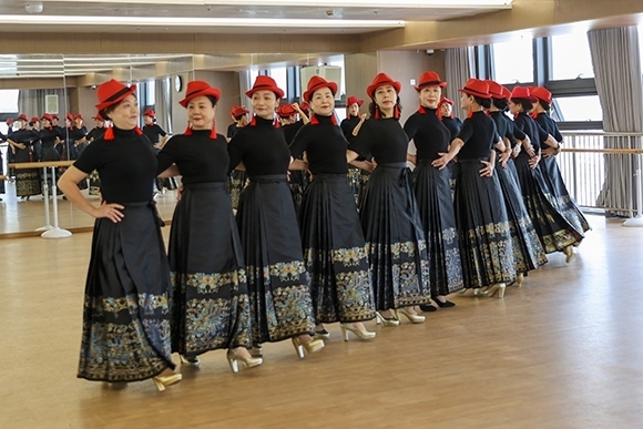 廈門思明區(qū)老年大學老年模特班正在上課。