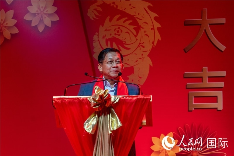 敏昂來主席在新春聯(lián)歡會(huì)上發(fā)表致辭-人民網(wǎng)記者謝佳君攝