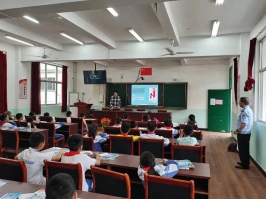 安全知識宣傳進(jìn)校園。將樂縣農(nóng)業(yè)農(nóng)村局供圖