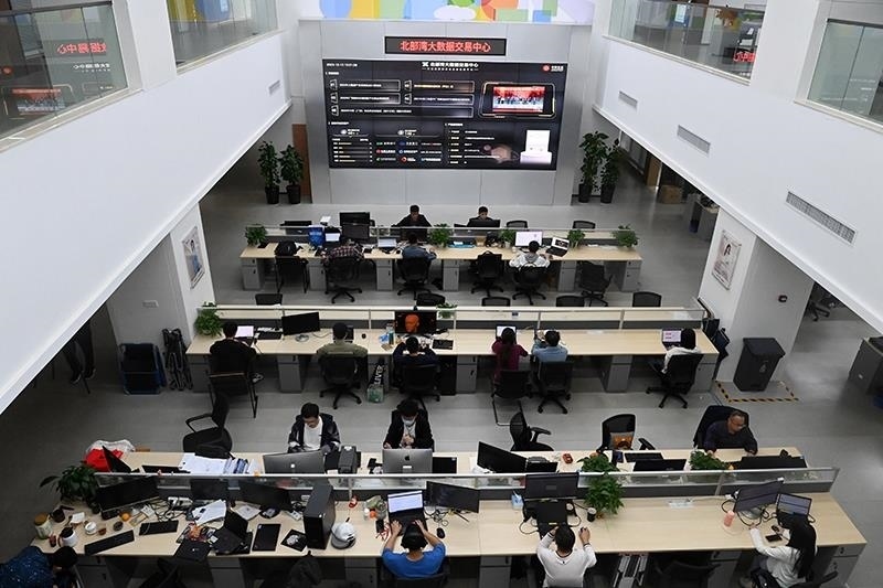 2023年12月12日，中國－東盟信息港股份有限公司員工在工作中。