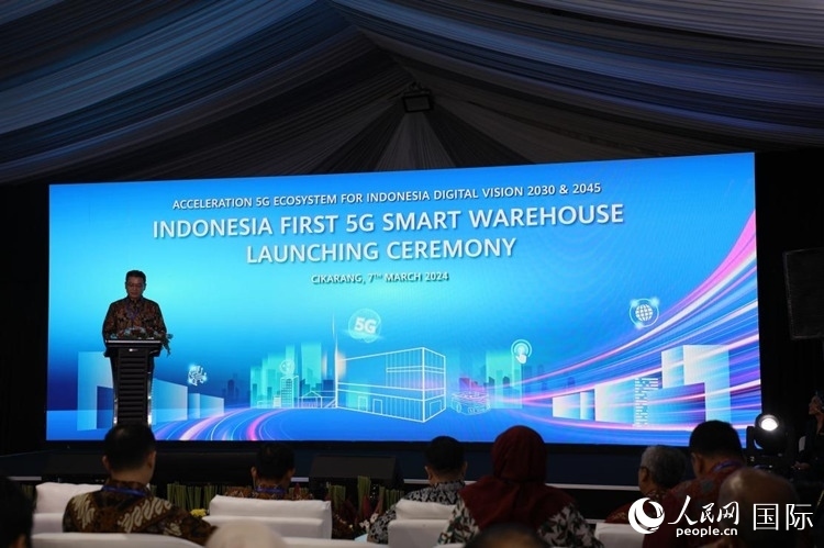 華為印尼CEO郭海龍?jiān)诮夷粌x式發(fā)表講話。人民網(wǎng)記者 曹師韻攝