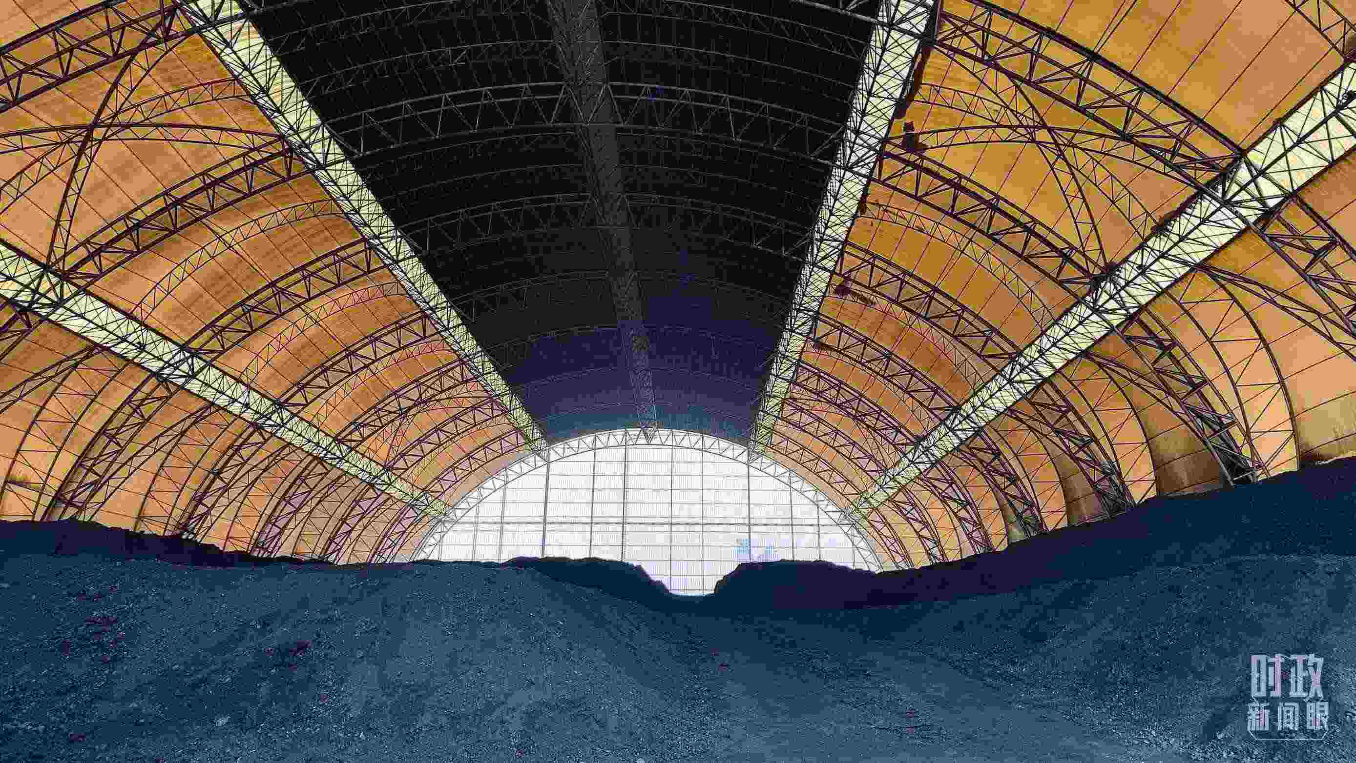 山西瑞光熱電有限責任公司儲煤場。2022年1月，習近平來到這里察看煤場儲煤情況。（總臺央視記者楊立峰拍攝）