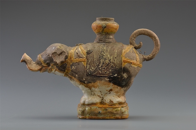一號沉船出水的三彩象形持壺。中國文物報社供圖