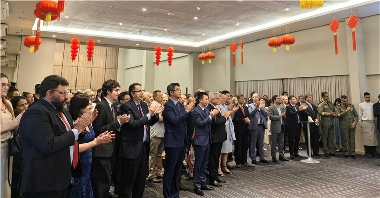 當(dāng)?shù)貢r間3月27日，中國駐累西腓新任總領(lǐng)事蘭和平舉行到任招待會。圖為招待會現(xiàn)場。中國駐累西腓總領(lǐng)事館供圖