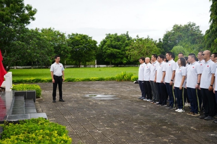 醫(yī)療隊(duì)隊(duì)長致詞。中國援桑醫(yī)療隊(duì)供圖