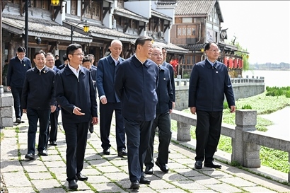 △2024年3月18日至21日，習(xí)近平總書記在湖南考察。這是19日上午，總書記在常德河街考察。