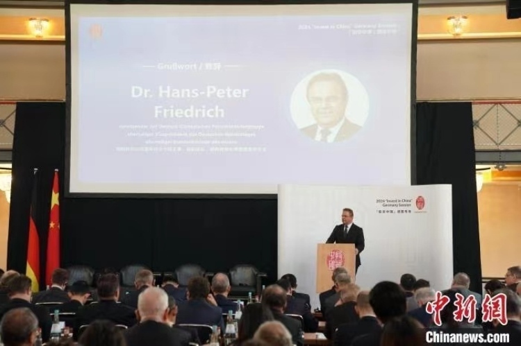 當地時間4月5日，由中國商務部主辦的“投資中國”德國專場推介活動在斯圖加特市舉行。中新社記者 馬秀秀 攝