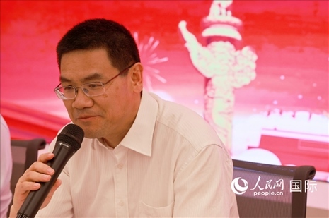 北京海外聯(lián)誼會(huì)會(huì)長(zhǎng)楊晉柏在座談會(huì)上致辭。人民網(wǎng)記者 陳海琪攝