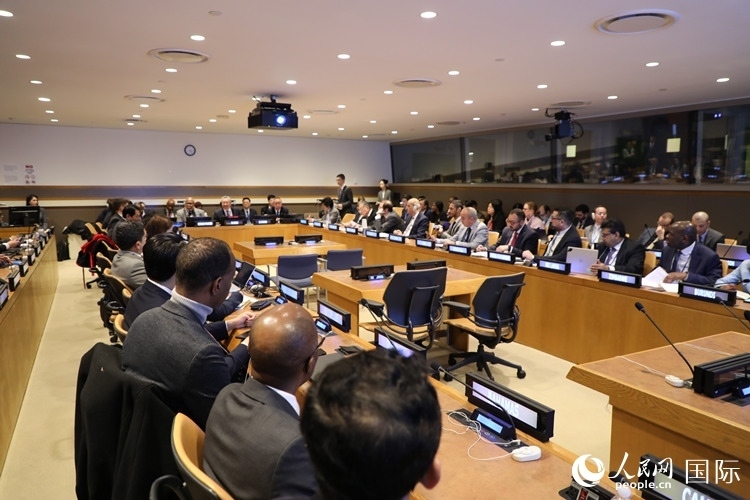 40多國常駐代表、副代表以及聯(lián)合國工發(fā)組織、糧農(nóng)組織、區(qū)域經(jīng)委會(huì)、南南合作辦公室等聯(lián)合國機(jī)構(gòu)官員等100多人參加全球發(fā)展倡議之友小組高級(jí)別會(huì)議。 人民網(wǎng)記者 李志偉攝