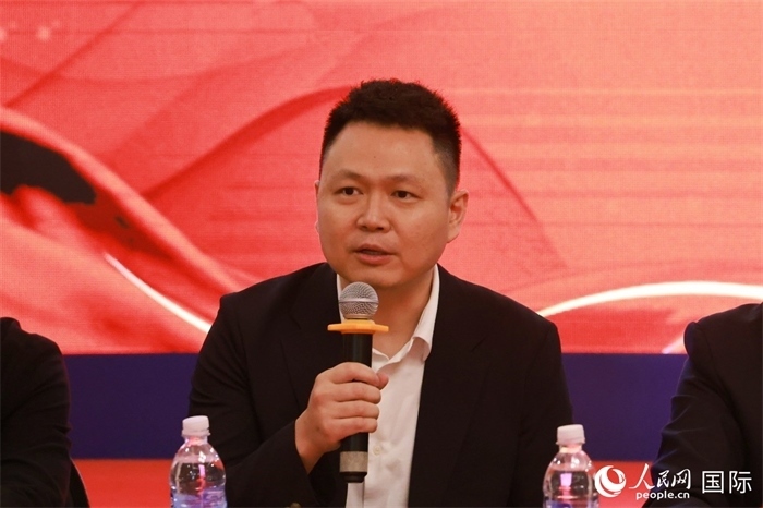 中國(guó)駐里約熱內(nèi)盧總領(lǐng)館副總領(lǐng)事王尉育在座談會(huì)上致辭。人民網(wǎng)記者 陳海琪攝