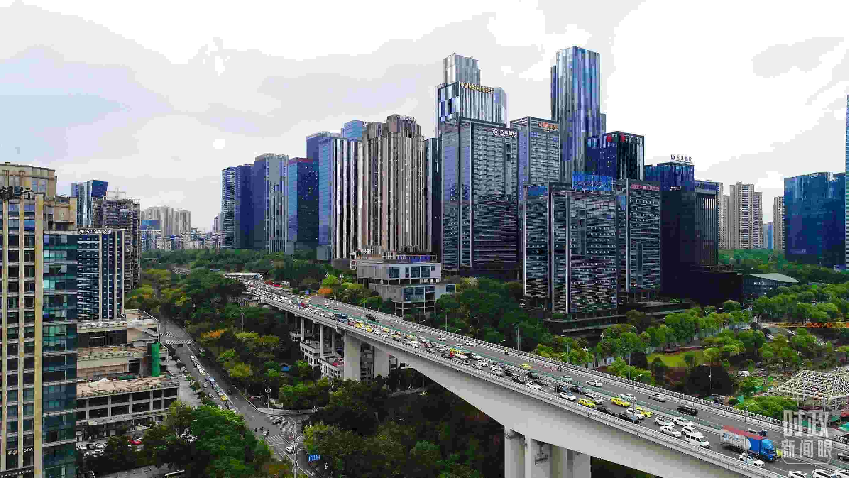 △重慶市數(shù)字化城市運(yùn)行和治理中心。（總臺(tái)記者于濱拍攝）