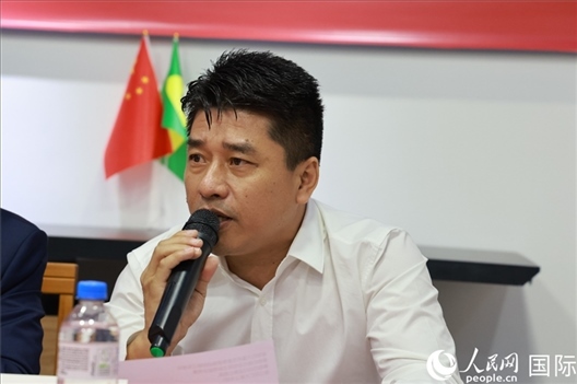 巴西中國浙江商會會長鄭俠茂在座談會上致辭。人民網(wǎng)記者 陳海琪攝