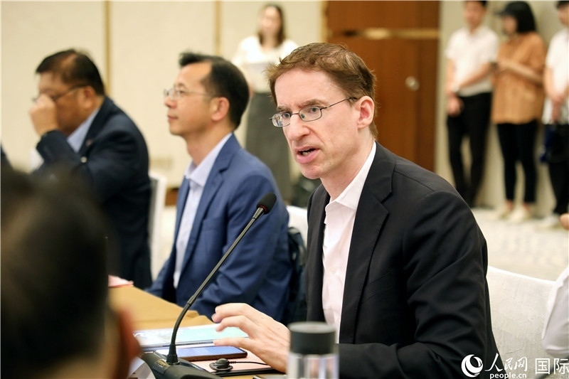 德國駐廣州總領(lǐng)事魯彥在產(chǎn)業(yè)對接會上發(fā)言。人民網(wǎng)記者趙益普攝