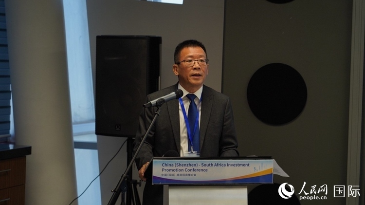 南非中國經(jīng)貿(mào)協(xié)會會長、中國銀行約翰內(nèi)斯堡分行行長張朝陽致辭。人民網(wǎng) 劉暢攝