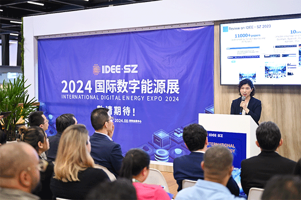 當(dāng)?shù)貢r(shí)間4月26日，深圳市發(fā)展和改革委員會(huì)主任郭子平在巴西圣保羅國(guó)際工程機(jī)械及礦山機(jī)械展上，對(duì)將于今年下半年在深圳市舉辦的2024國(guó)際數(shù)字能源展進(jìn)行了專(zhuān)題推介。 2024國(guó)際數(shù)字能源展組委會(huì)供圖