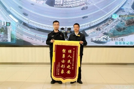 公交車上他一聲大吼！魏杰，好樣的！