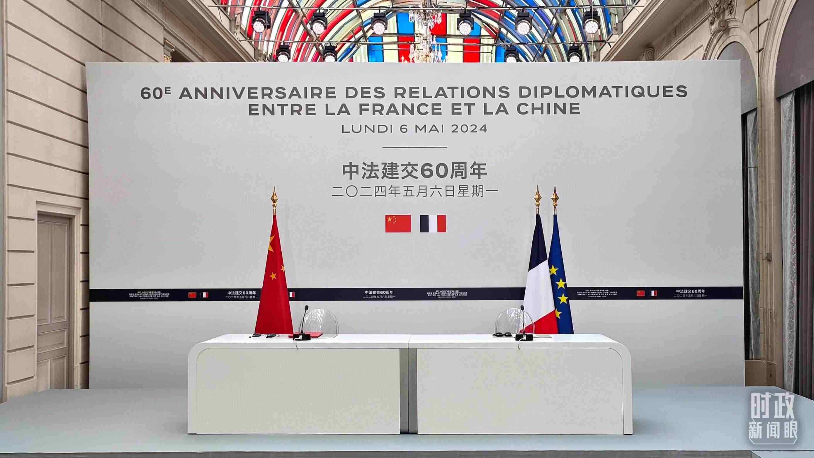 △習主席在巴黎愛麗舍宮同馬克龍總統(tǒng)會談后共同會見記者，這是會見開始前的現(xiàn)場。（總臺央廣記者劉會民拍攝）