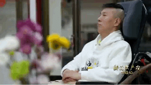 楊先生，我國(guó)首例接受微創(chuàng)腦機(jī)接口植入手術(shù)的患者。