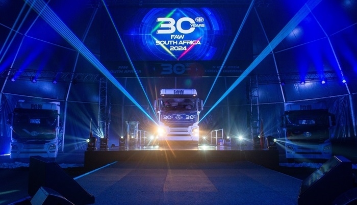 新一代旗艦車型JH6 550馬力牽引亮相。圖片來源：一汽解放