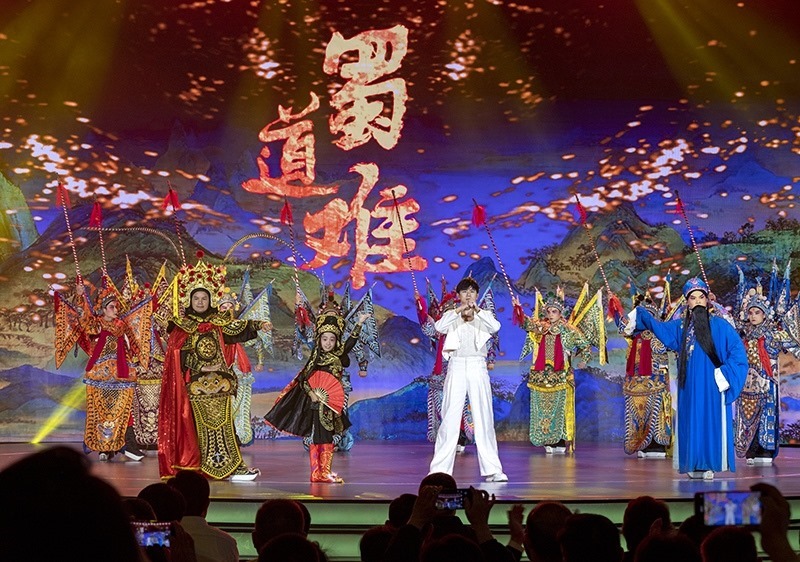 2023年10月13日，成都，“把青春華章寫在祖國大地上”大思政課網(wǎng)絡(luò)主題宣傳和互動(dòng)引導(dǎo)活動(dòng)在四川大學(xué)舉行。