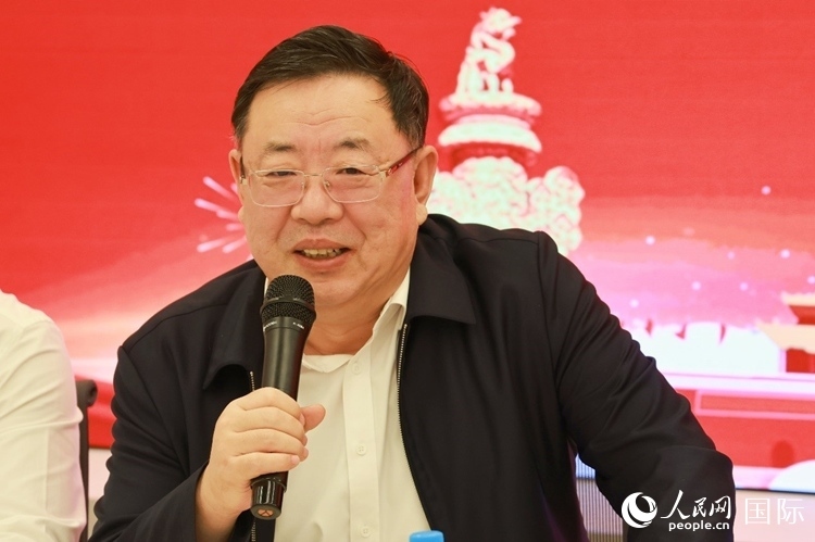 山東省泰安市委書記、市人大常委會主任楊洪濤在座談會上致辭。人民網(wǎng)記者 陳海琪攝