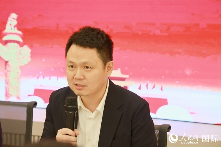 中國駐里約熱內(nèi)盧總領館副總領事王尉育在座談會上致辭。人民網(wǎng)記者 陳海琪攝