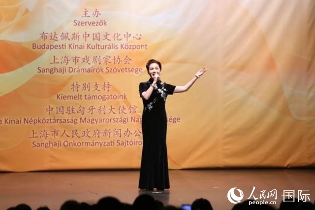 “玉蘭花開·魅力上?！弊哌M(jìn)布達(dá)佩斯。葉辰亮攝