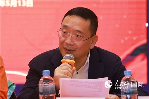 巴西文協(xié)主席上官建峰在座談會(huì)上致辭。人民網(wǎng)記者 陳海琪攝