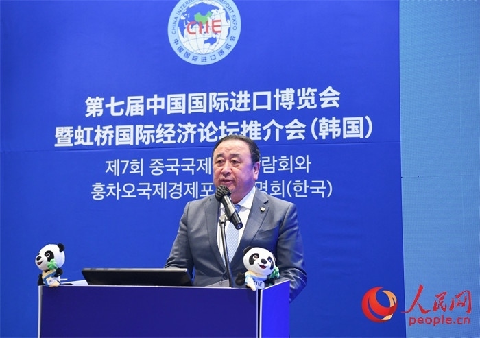 中國國際進口博覽局黨委書記、副局長孫成海致辭。 人民網(wǎng) 程安康攝