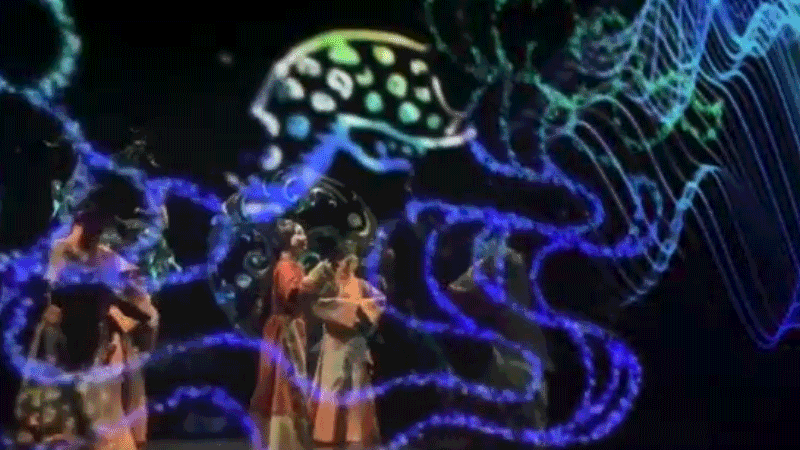 馬王堆復(fù)原動(dòng)態(tài)展《一念·辛追夢(mèng)》以多媒體視覺(jué)影像，為觀眾提供沉浸式視聽感受。