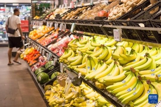 5月24日，顧客在德國柏林一家超市購物。新華社記者 任鵬飛 攝