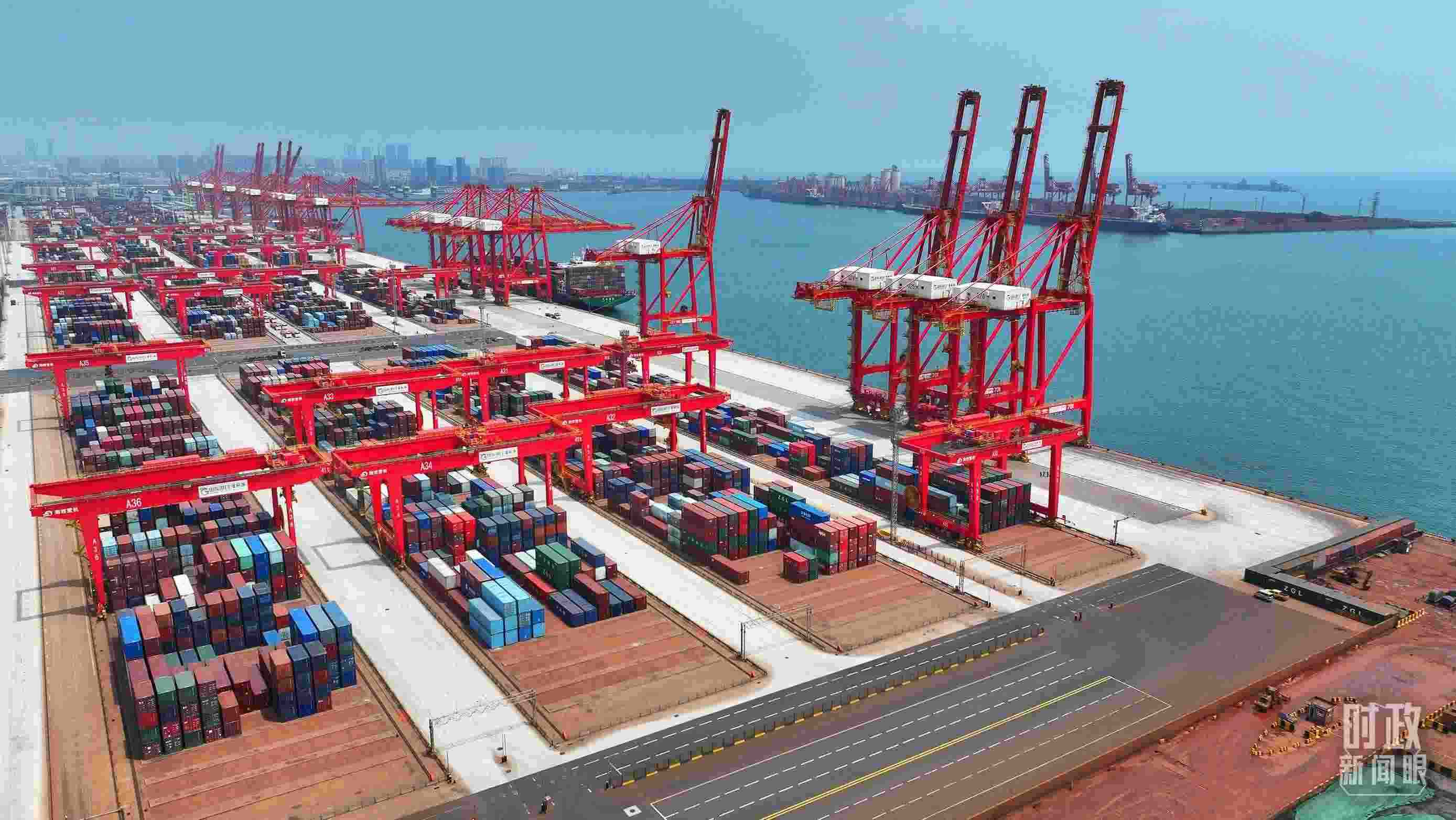 山東日照港。（總臺(tái)央視記者范凱拍攝）