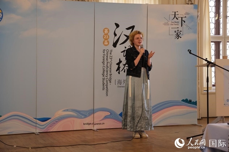 李歡欣在比賽中用中文演講。人民網(wǎng)記者 劉仲華攝