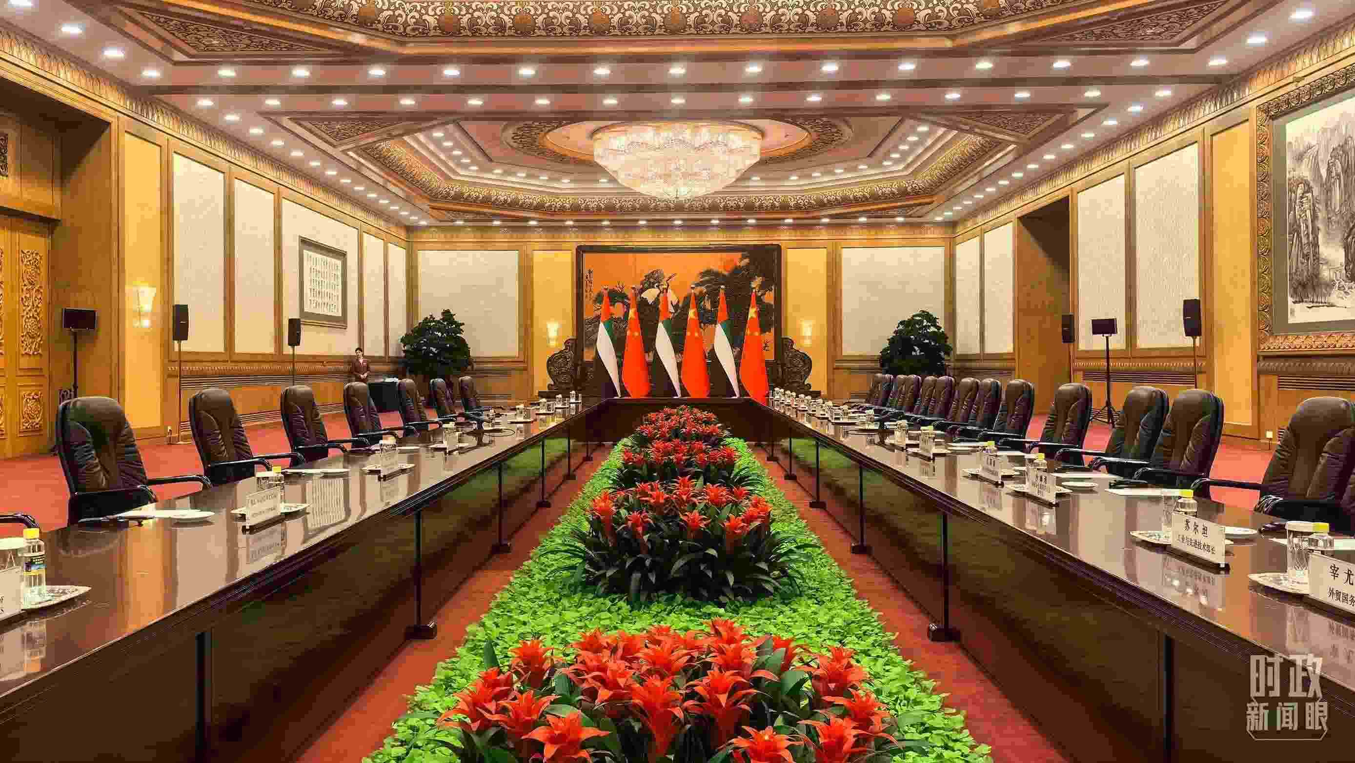 △5月30日下午，習(xí)近平主席同阿聯(lián)酋總統(tǒng)穆罕默德會(huì)談。這是會(huì)談開始前的現(xiàn)場。（總臺(tái)央視記者鄂介甫拍攝）